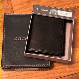 NWT Dockers Black Trifold Wallet